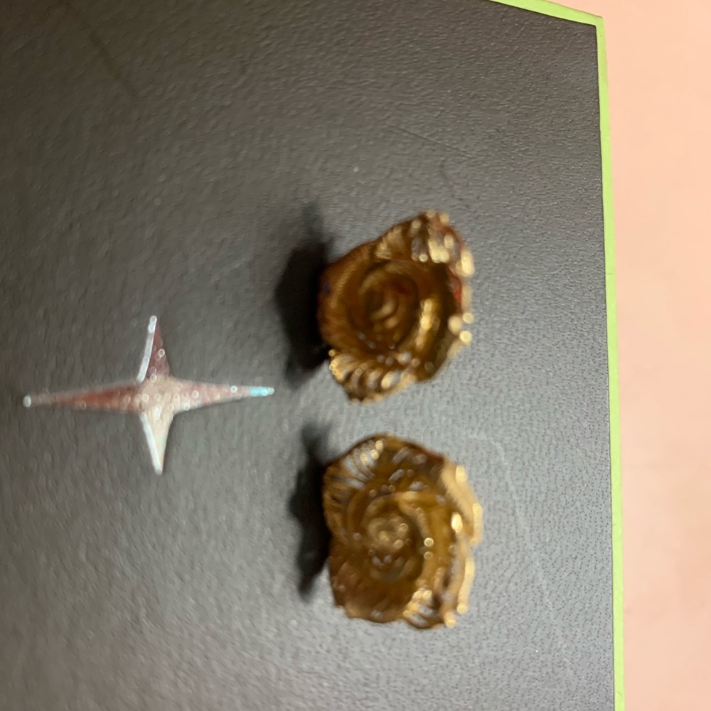14 carat solid gold rose earrings